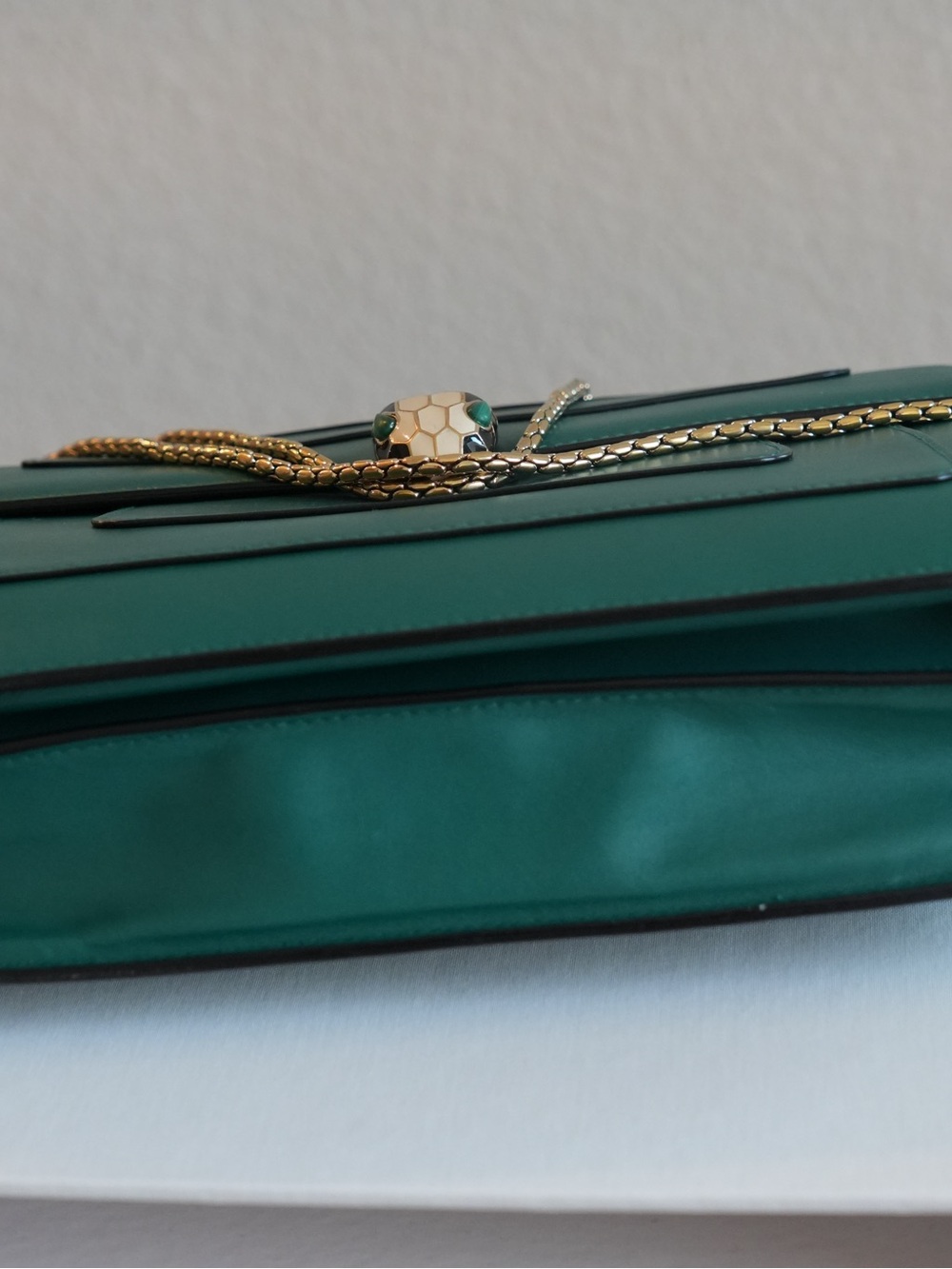 BVLGARI SERPENTI FOREVER Medium Calfskin Green - Picture 2 of 16